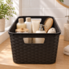 canasto negro simil ratan uso baño